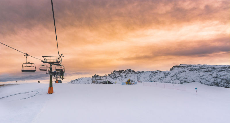 De val in de sneeuw